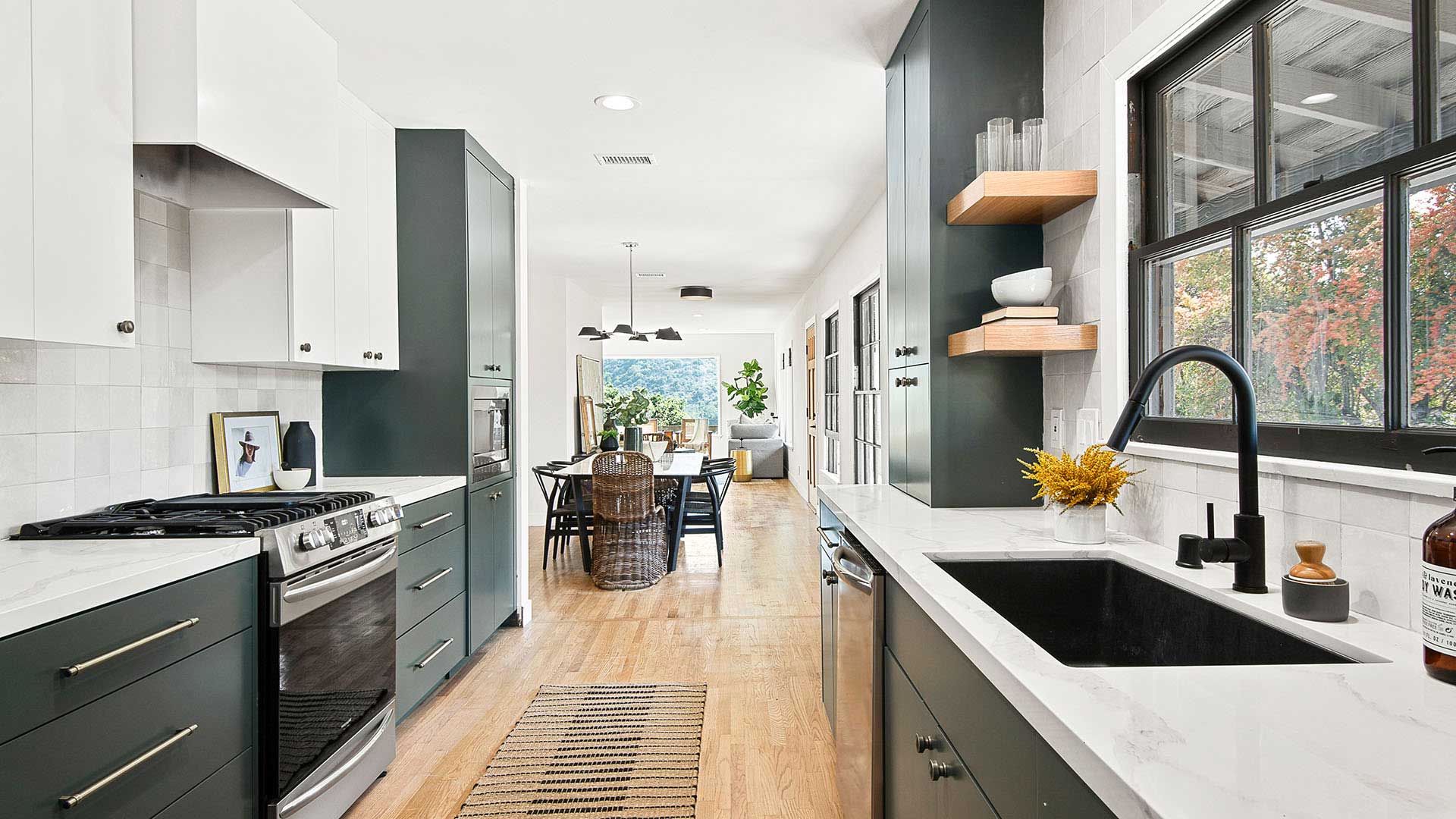 https://www.wedgewoodhomes.com/sites/default/files/2022-06/0-Kitchen%20Design%20Trends%20Main%20Image.jpg