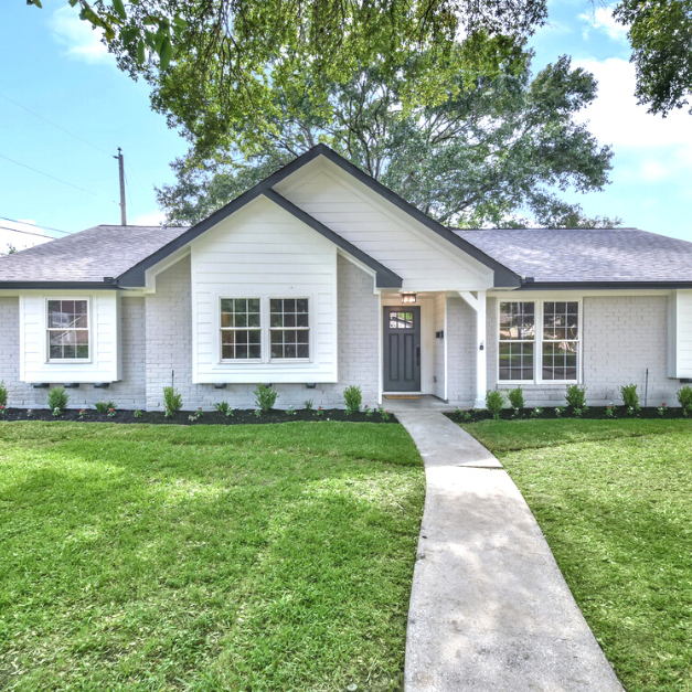 Wedgewood Homes renovated single-family home exterior, 2022 Build Magazine award winner